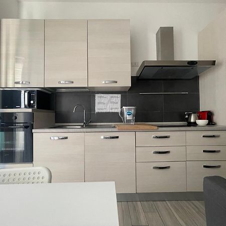 Gardone Apartment - Ampio Appartamento Con 2 Camere Da Letto - Comodo Per Duomo! Milaan Buitenkant foto