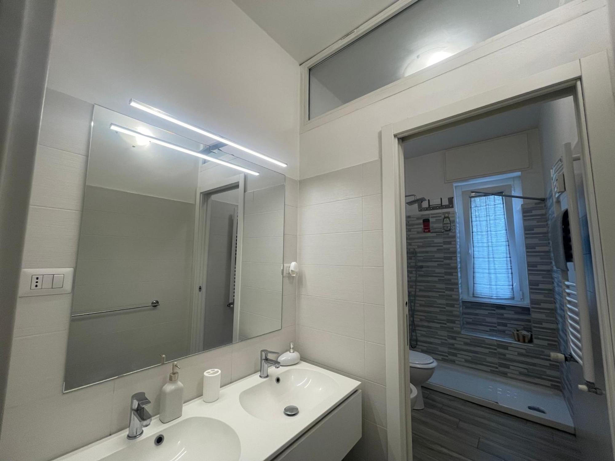 Gardone Apartment - Ampio Appartamento Con 2 Camere Da Letto - Comodo Per Duomo! Milaan Buitenkant foto