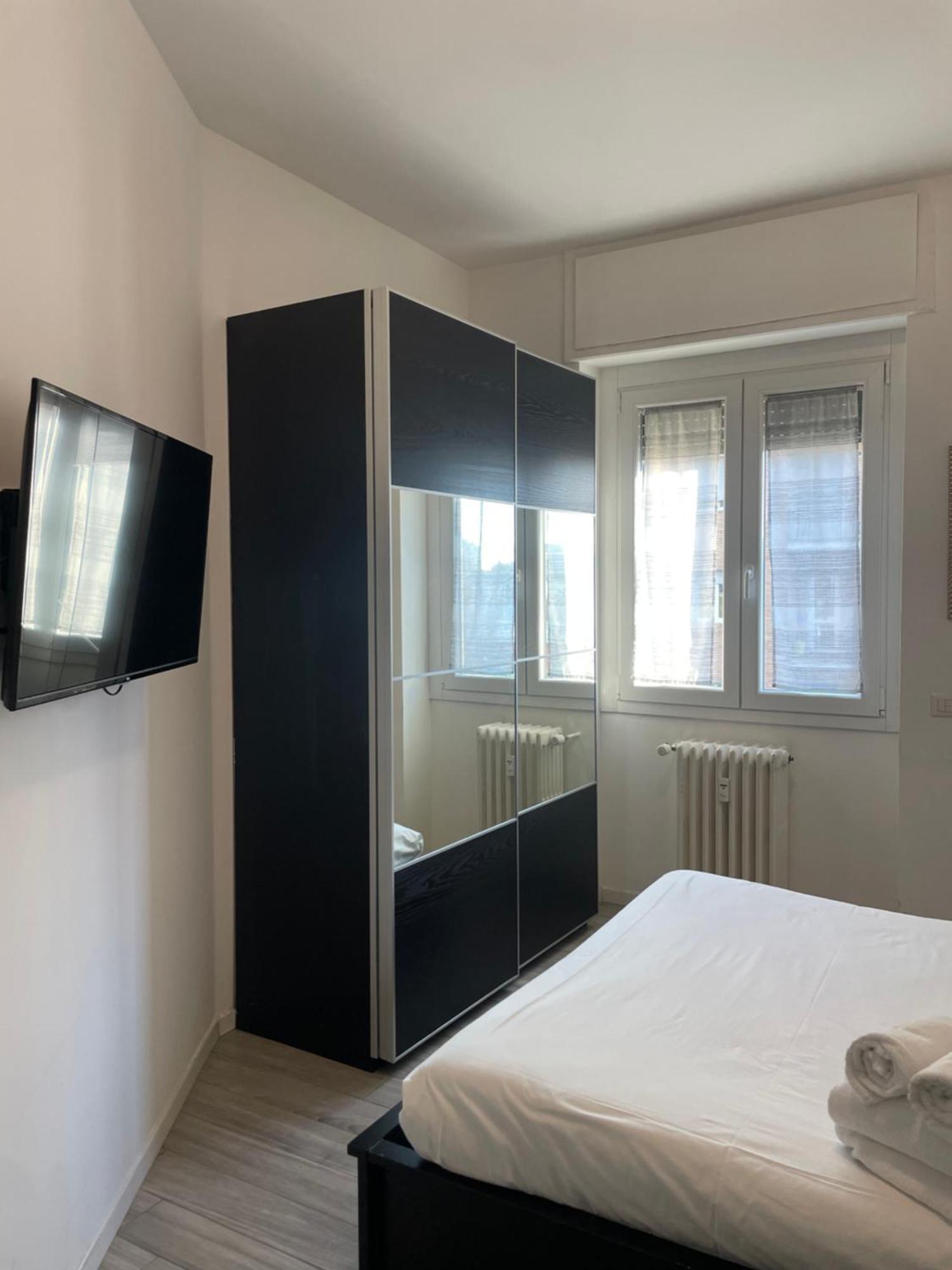 Gardone Apartment - Ampio Appartamento Con 2 Camere Da Letto - Comodo Per Duomo! Milaan Buitenkant foto