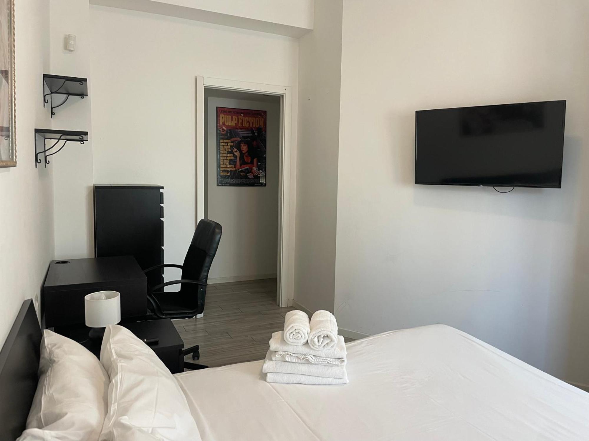Gardone Apartment - Ampio Appartamento Con 2 Camere Da Letto - Comodo Per Duomo! Milaan Buitenkant foto