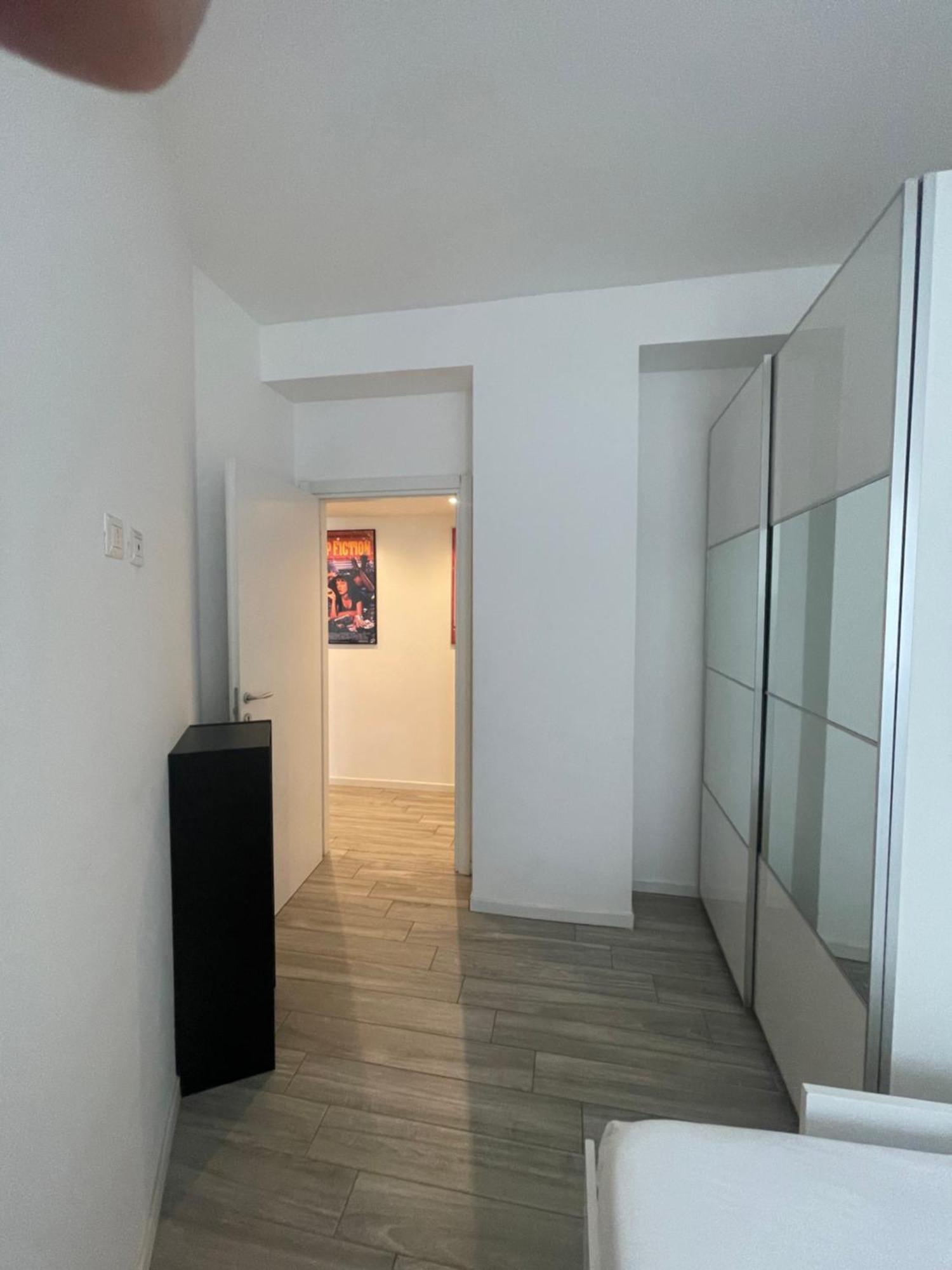 Gardone Apartment - Ampio Appartamento Con 2 Camere Da Letto - Comodo Per Duomo! Milaan Buitenkant foto