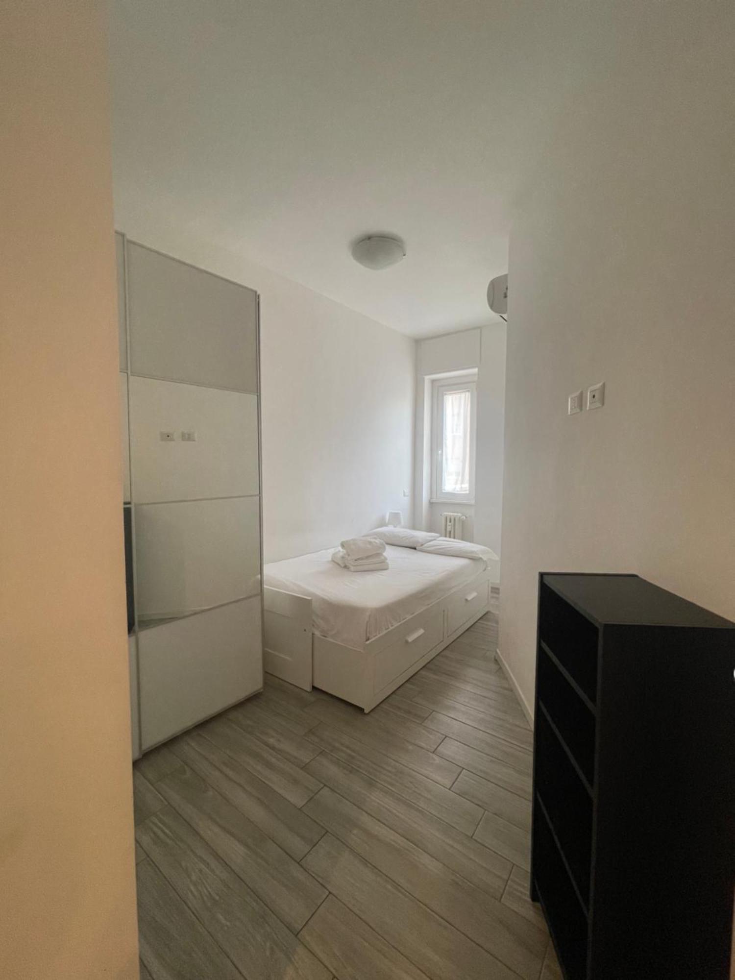 Gardone Apartment - Ampio Appartamento Con 2 Camere Da Letto - Comodo Per Duomo! Milaan Buitenkant foto